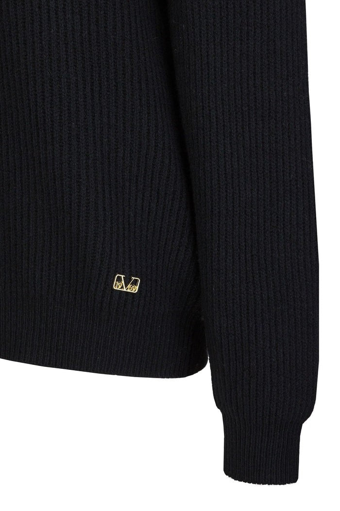 AMAIRA SWEATER